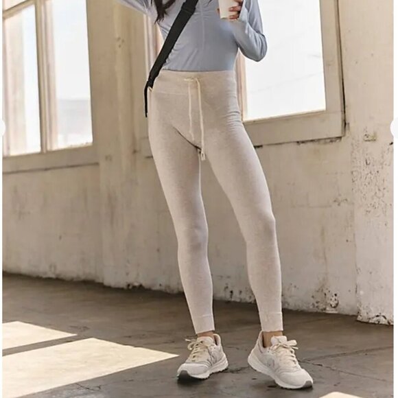 #36 NWT Free People Catch All Fleece Leggings in Oatmeal Heather - Picture 1 of 5